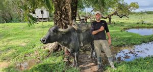Roberto Pascoal durante expedição da OMUNGA na Ilha do Marajó, em área rural do município de Chaves, no Pará.